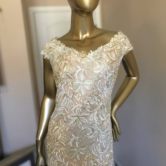 TADOSHI SHOJI Gold & Cream Blanchett Metallic V-Neck Gown - Picture 3 of 16